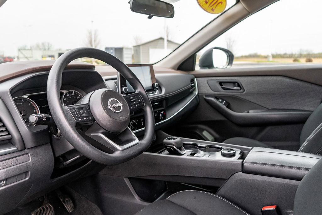 Used 2023 Nissan Rogue S AWD/4WD image 18