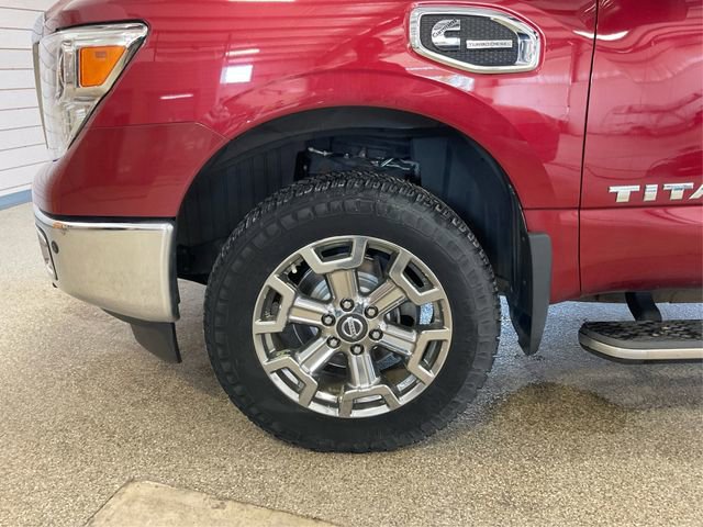 Used 2018 Nissan Titan SL w/ Chrome Package image 12