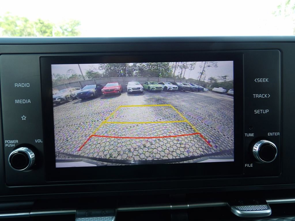 Used 2022 Kia Carnival LX FWD image 19