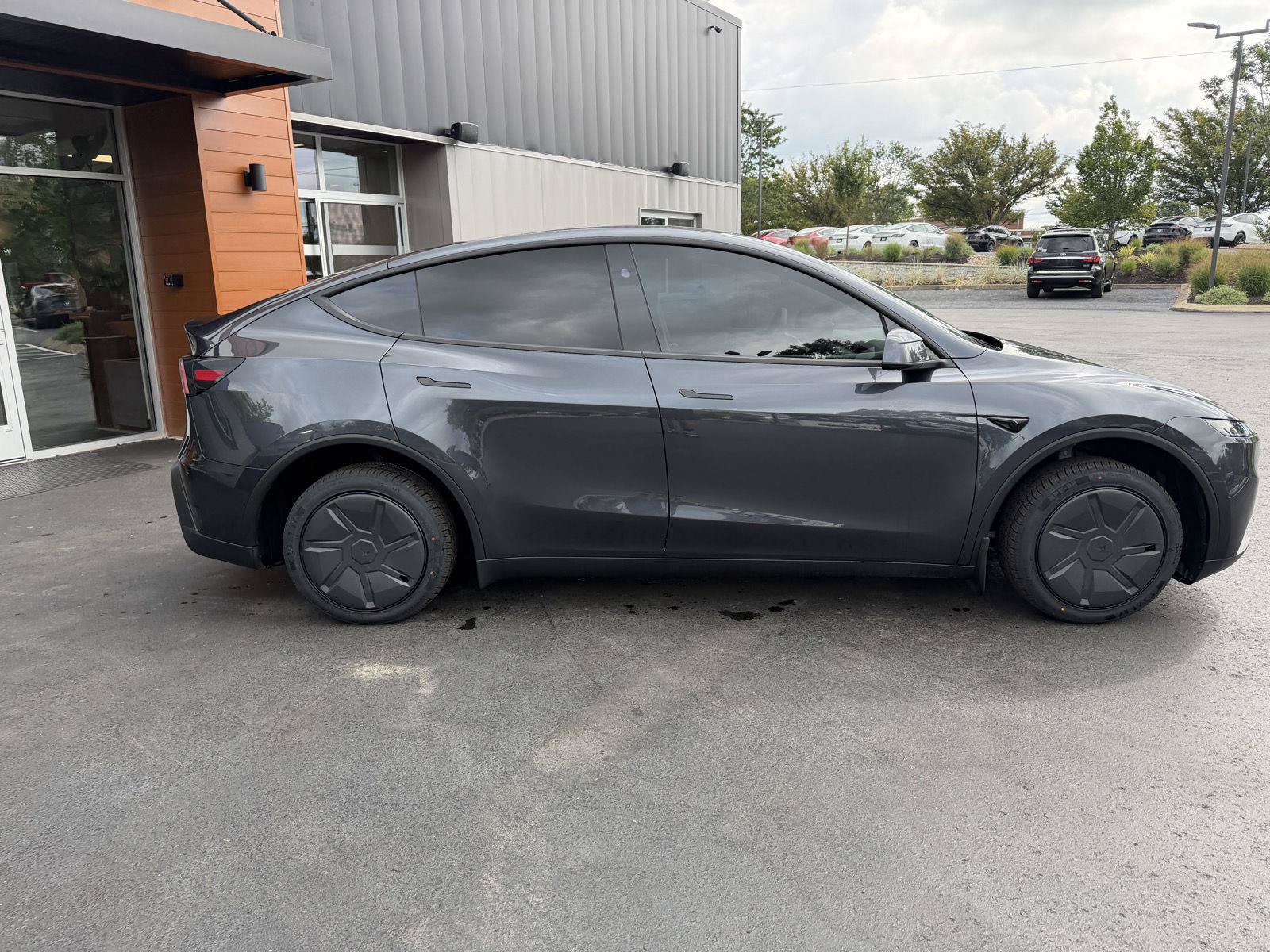 Used 2026 Tesla Model Y 2WD image 9