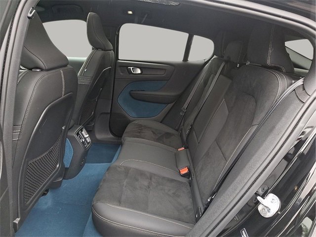 Certified 2022 Volvo C40 P8 Recharge Ultimate image 9