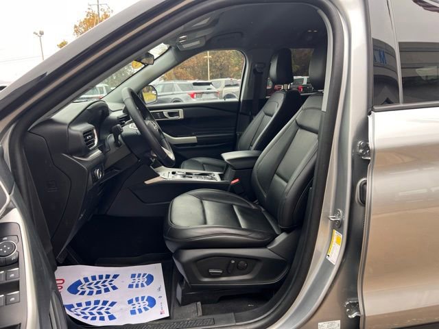 Used 2023 Ford Explorer XLT w/ Equipment Group 202A AWD/4WD image 11