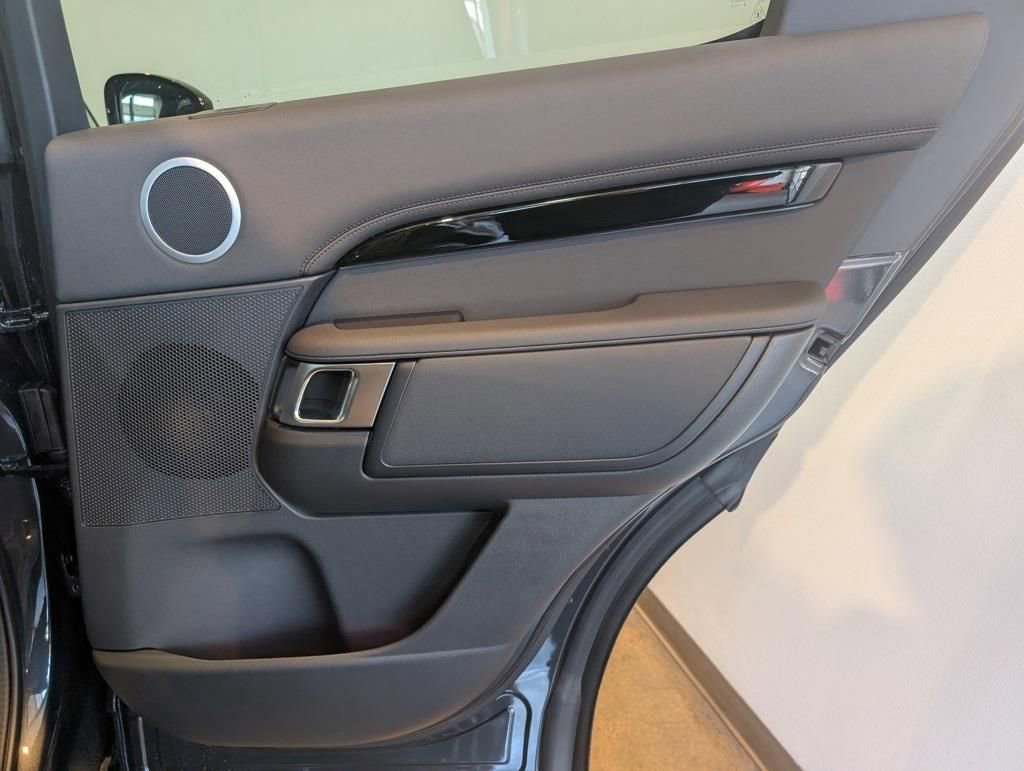 New 2026 Land Rover Discovery S image 26
