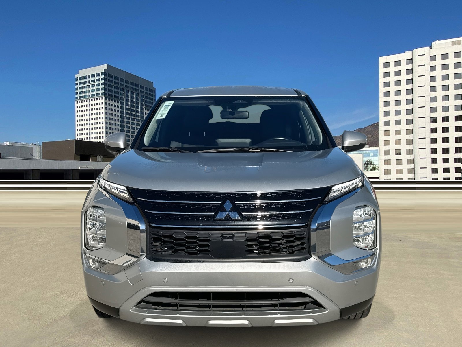 Used 2024 Mitsubishi Outlander FWD image 2