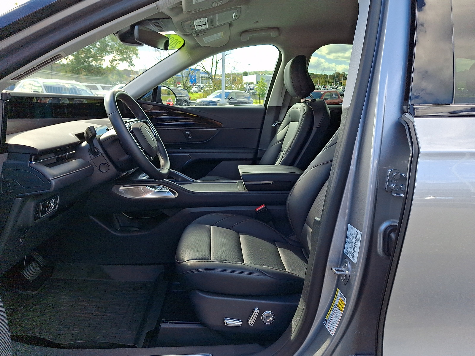 Used 2026 Lincoln Nautilus Premier AWD/4WD image 14