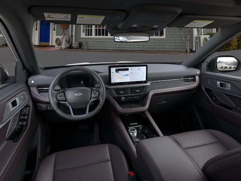 Used 2025 Ford Explorer Platinum RWD image 9