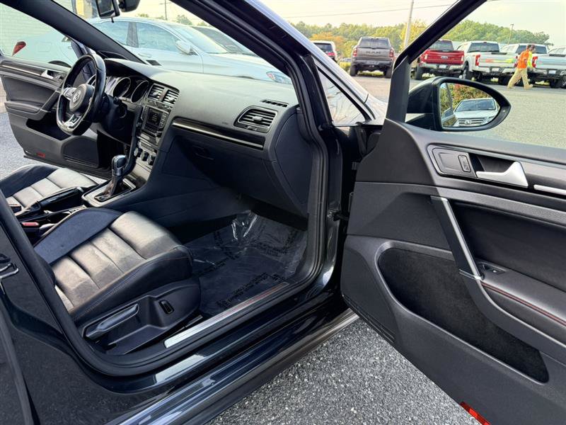 Used 2017 Volkswagen GTI SE FWD image 10