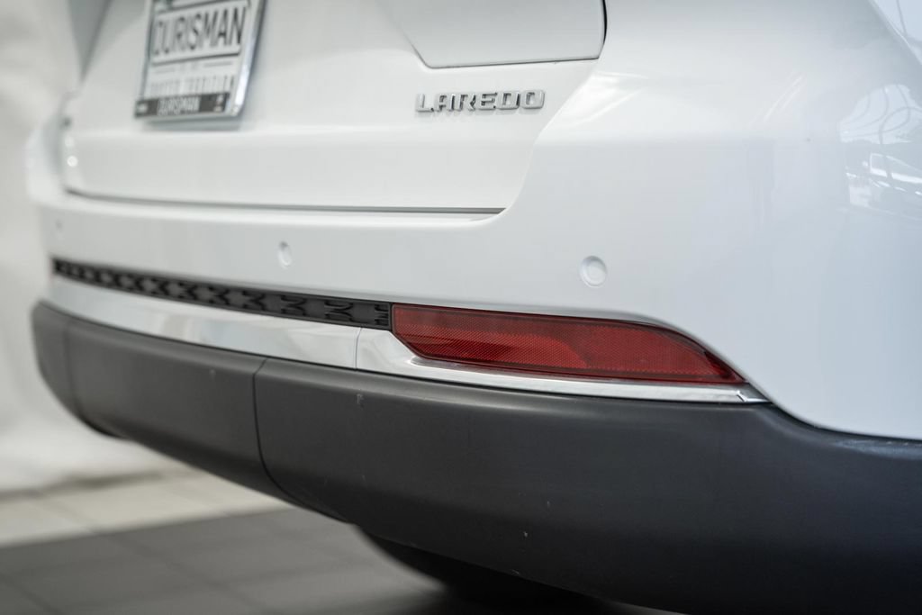 Certified 2023 Jeep Grand Cherokee Laredo AWD/4WD image 6