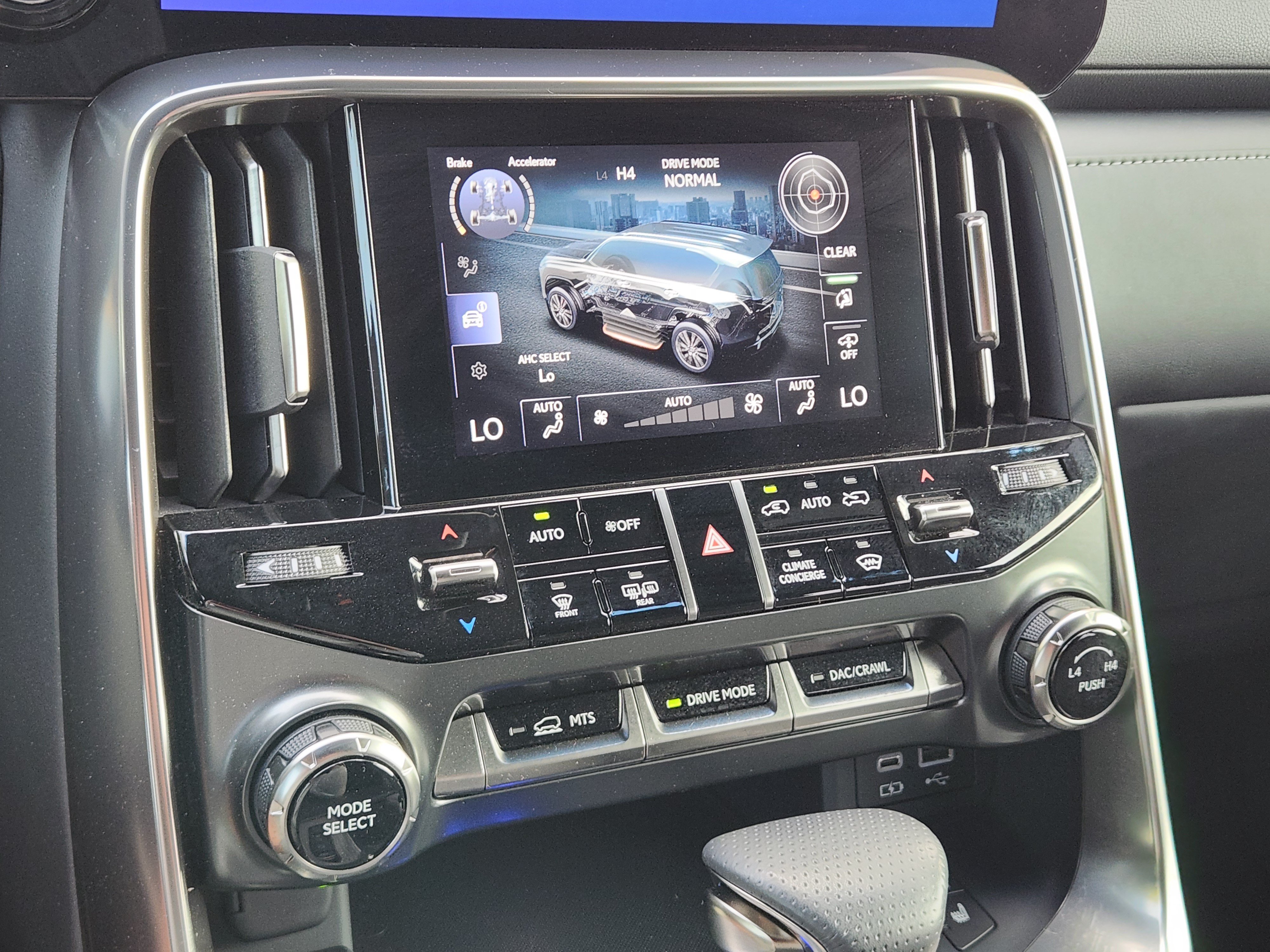 Used 2023 Lexus LX 600 F Sport w/ Accessory Package (Z1) AWD/4WD image 11