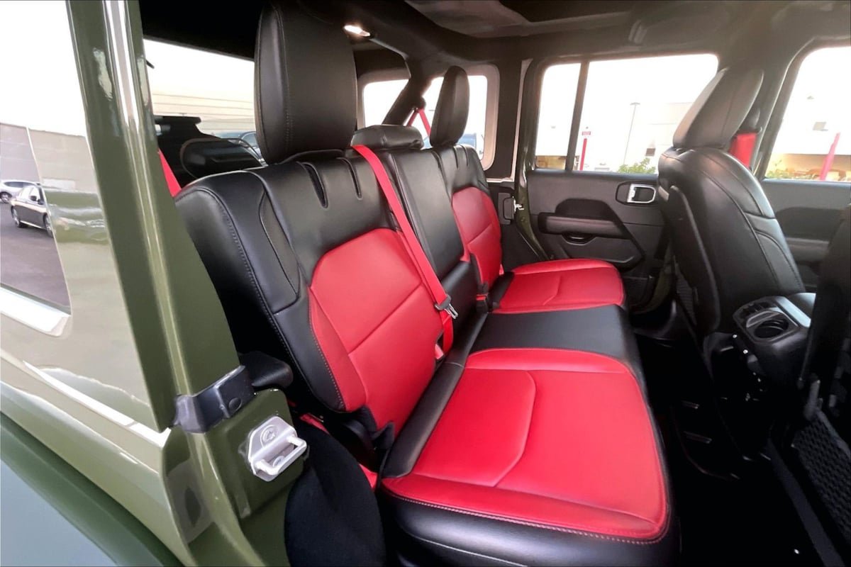 Used 2023 Jeep Wrangler Unlimited Rubicon 4xe AWD/4WD image 24