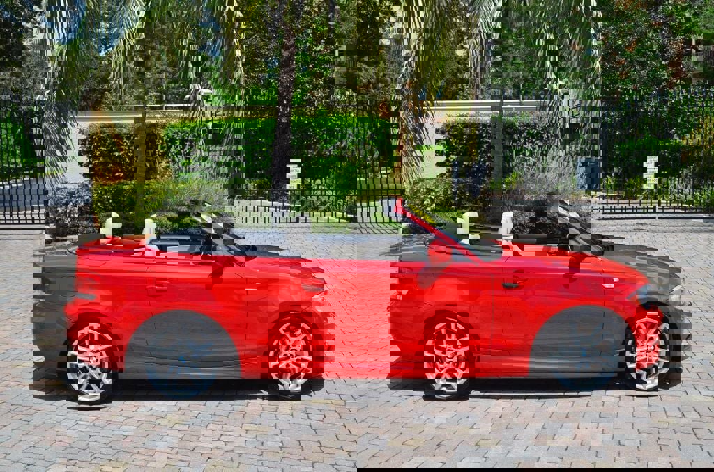 Used 2012 BMW 135i Convertible image 26