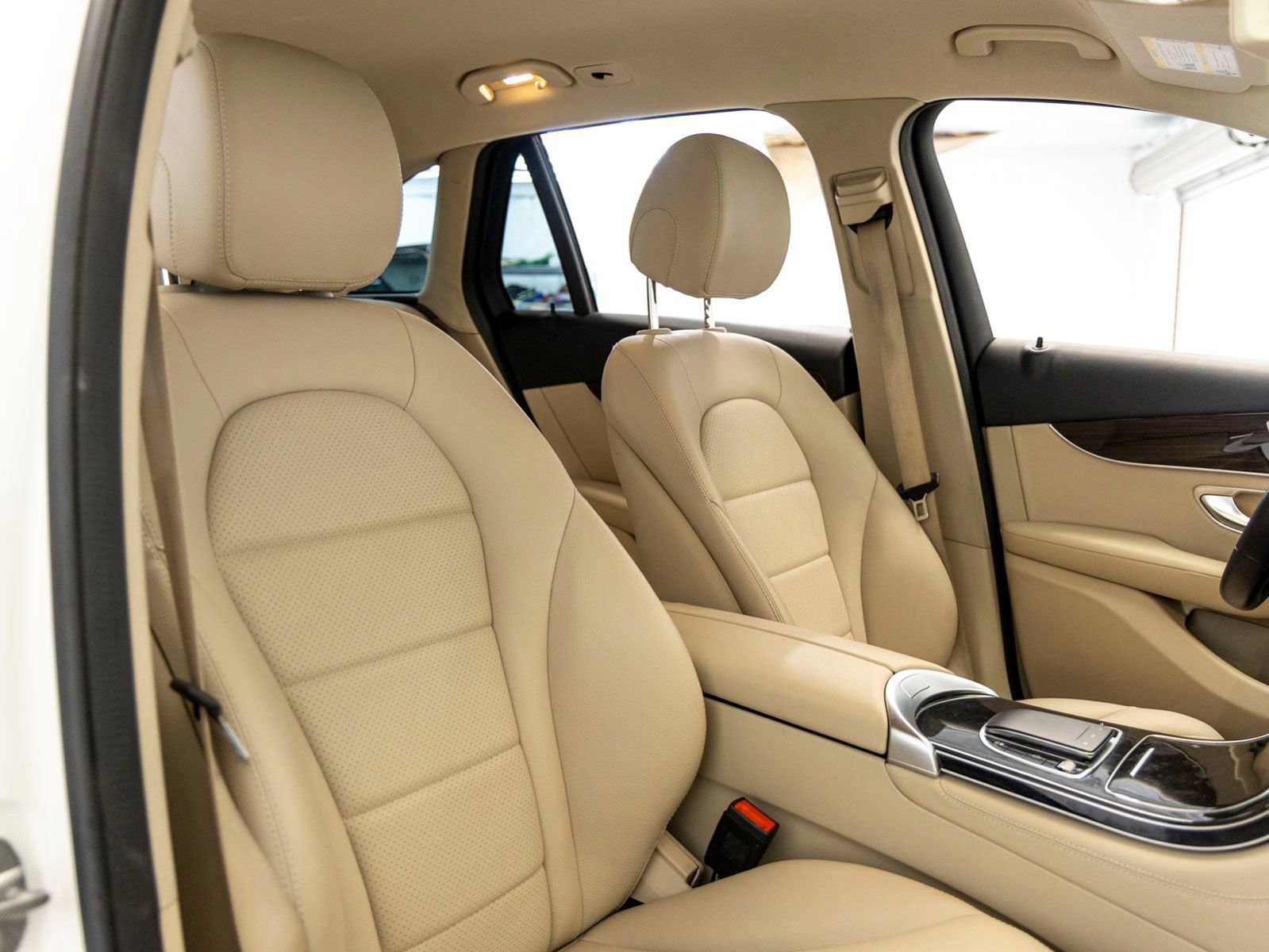 Used 2020 Mercedes-Benz GLC 300 4MATIC image 27