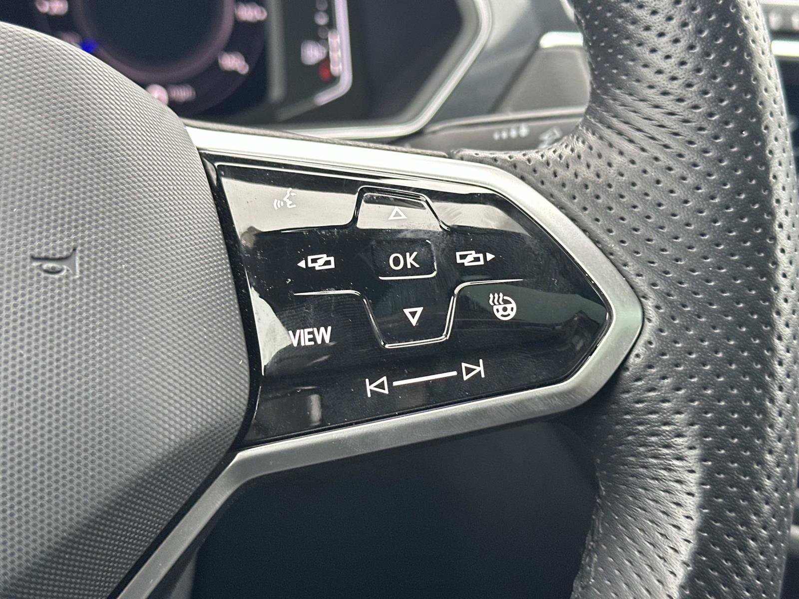 Used 2022 Volkswagen Tiguan SEL R-Line image 24