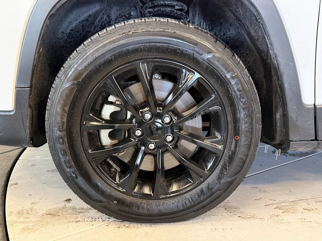 Used 2023 Jeep Cherokee Altitude Lux AWD/4WD image 27