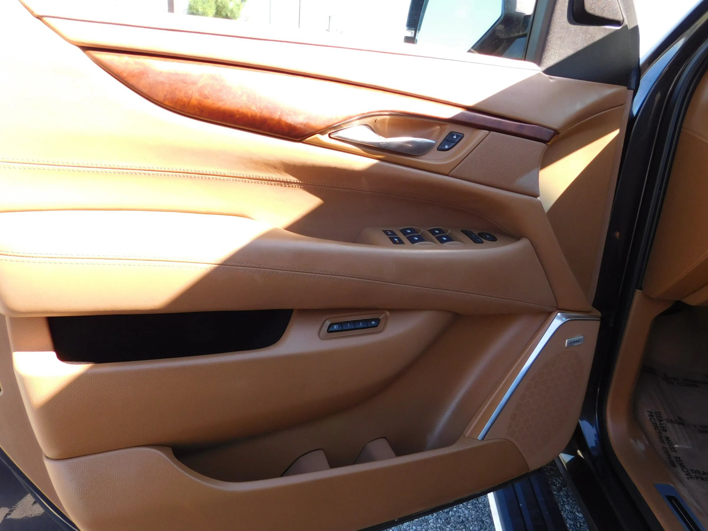 Used 2016 Cadillac Escalade Platinum AWD/4WD image 23