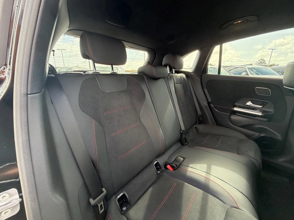 Used 2025 Mercedes-Benz GLA 250 image 27
