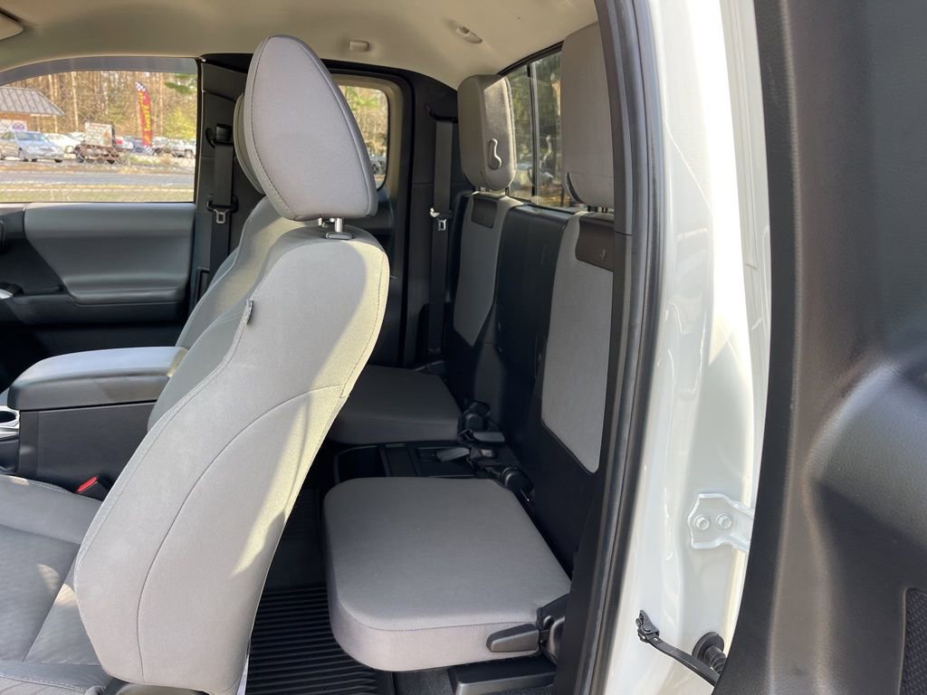 Certified 2022 Toyota Tacoma SR5 w/ SR5 Appearance Package (SM) image 21