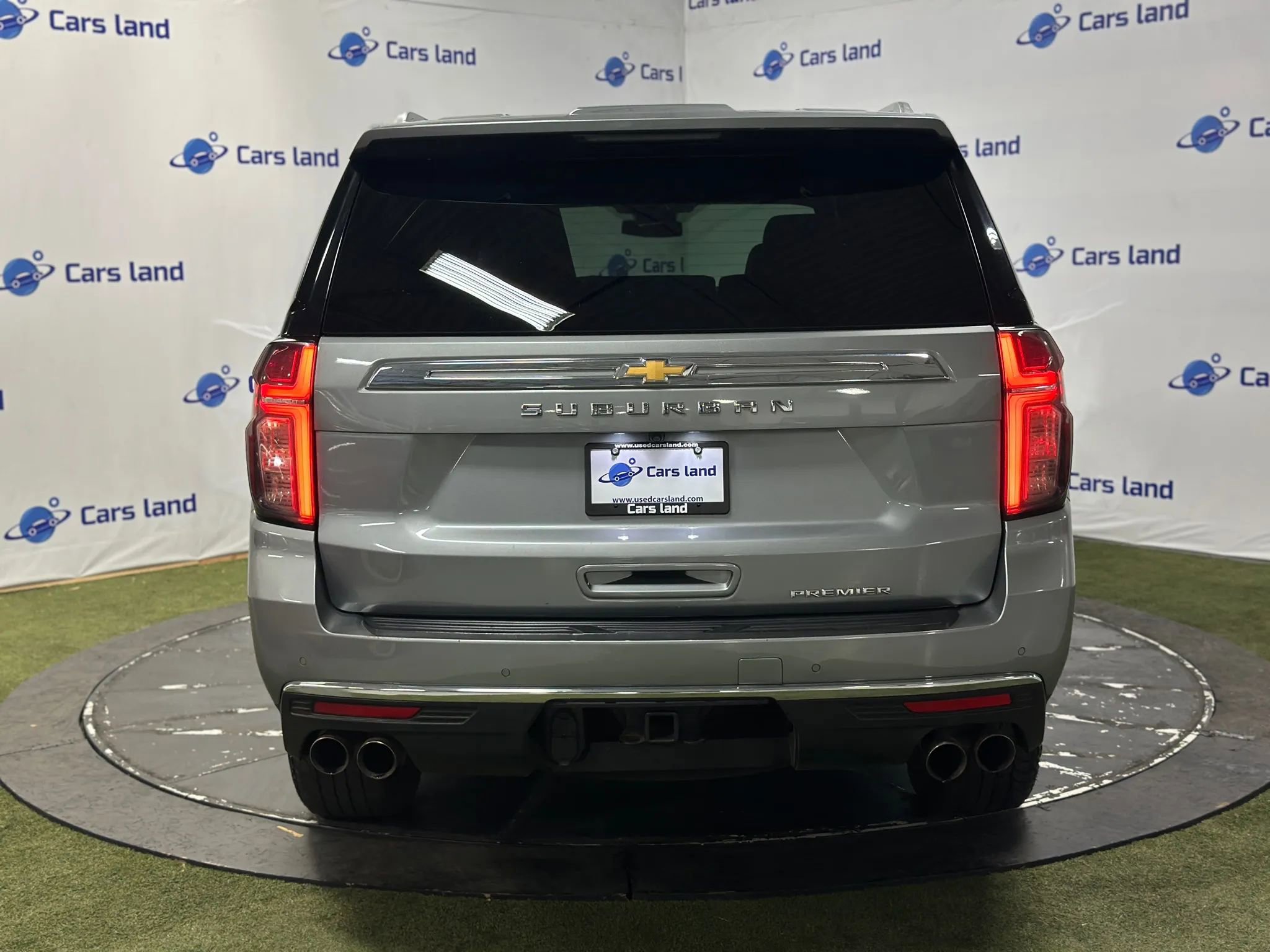 Used 2023 Chevrolet Suburban Premier image 5