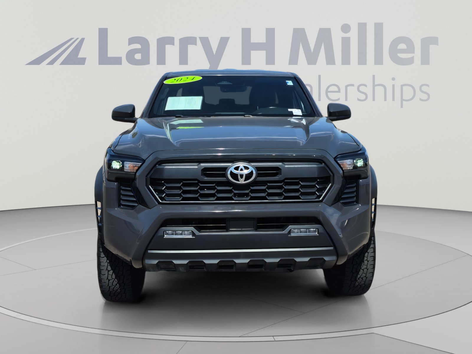 Used 2024 Toyota Tacoma TRD Off-Road AWD/4WD image 8