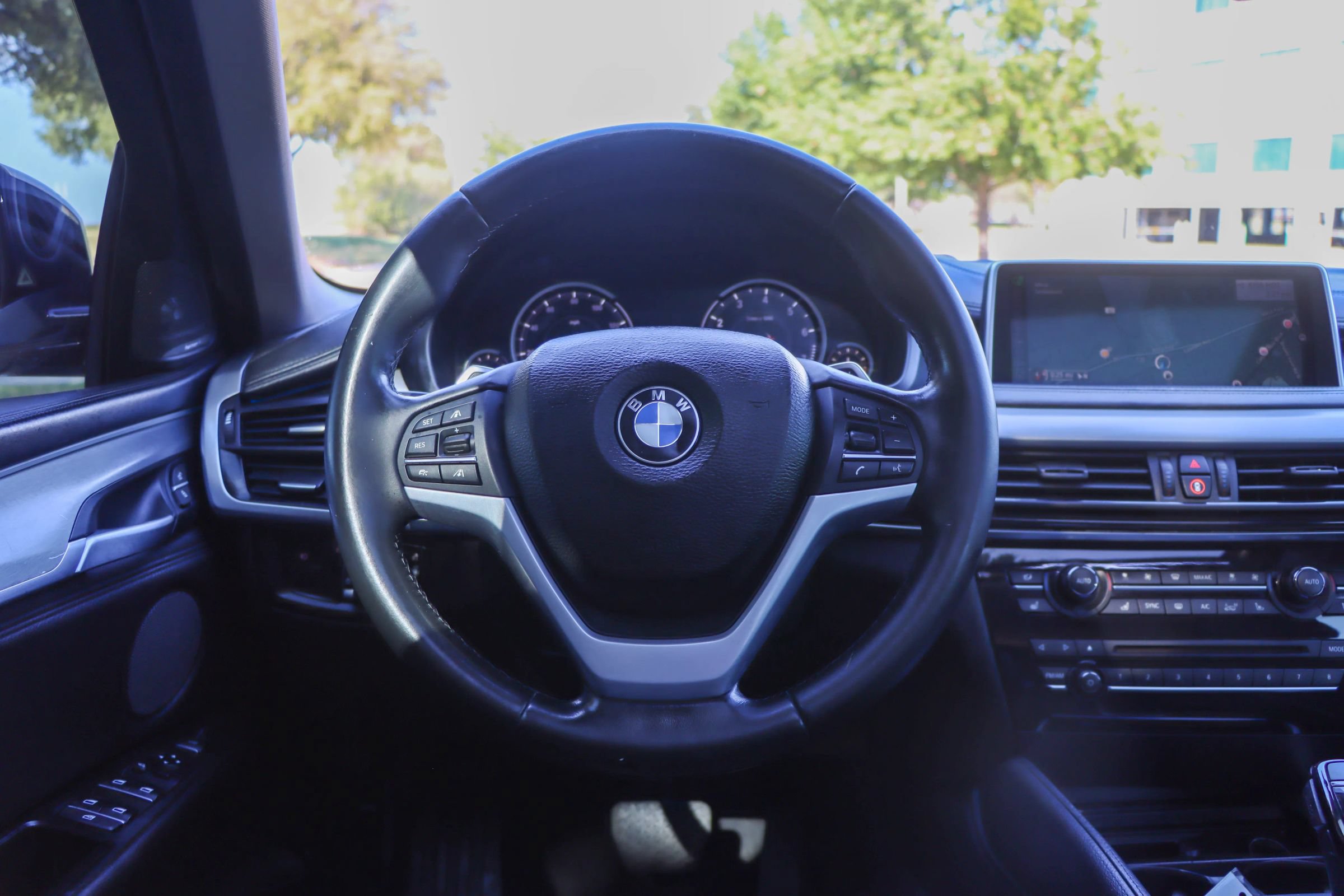 Used 2016 BMW X6 xDrive50i w/ Executive Package AWD/4WD image 28