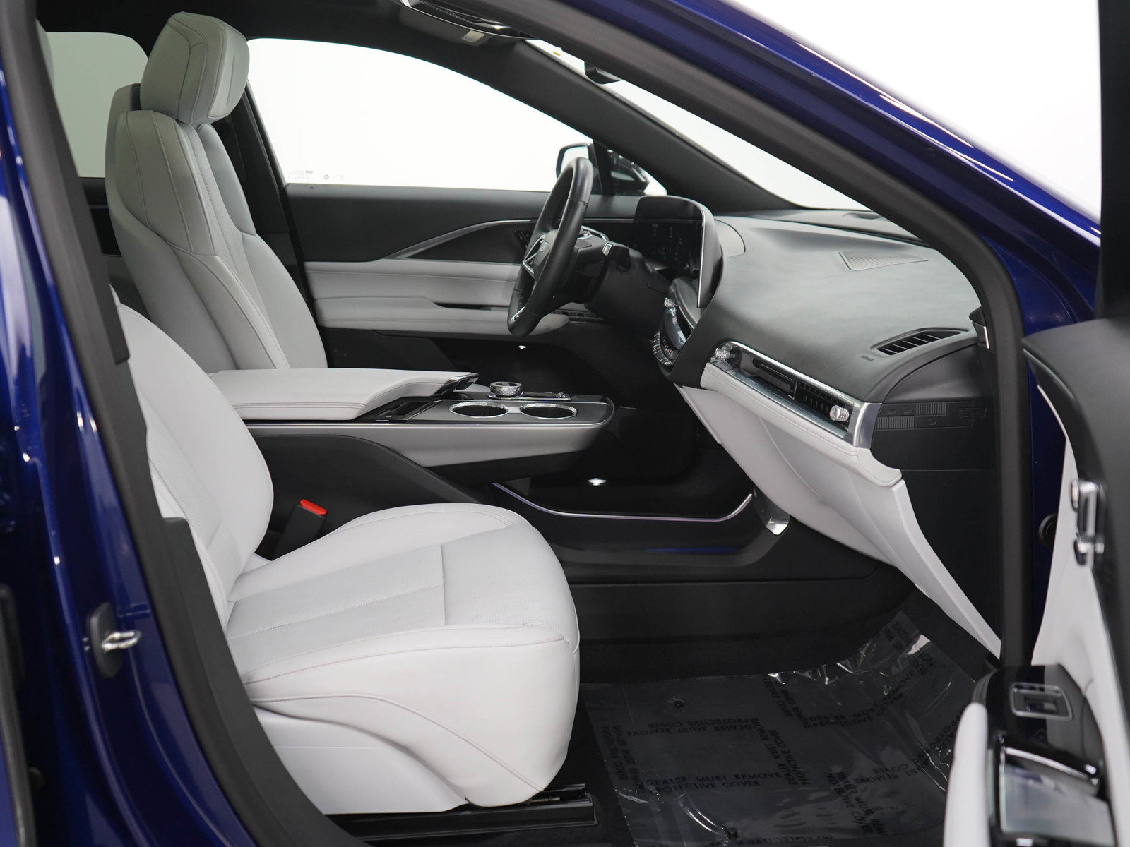 Used 2024 Cadillac Lyriq Sport w/ LPO, Floor Liner Package AWD/4WD image 10
