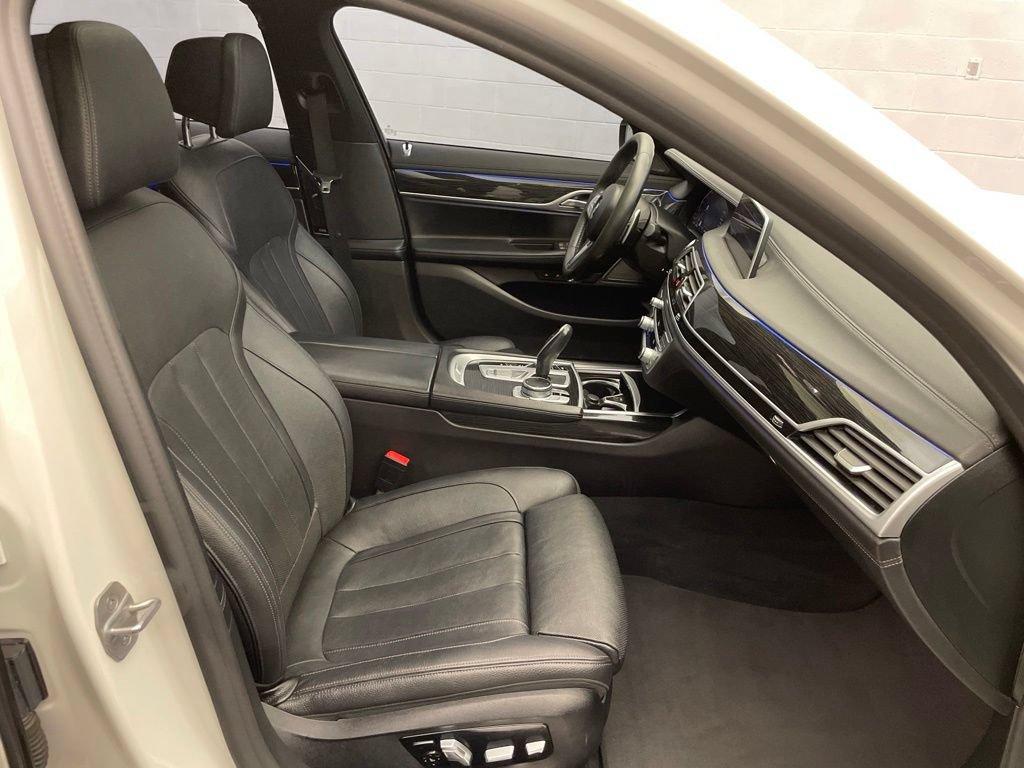 Used 2021 BMW 740i w/ M Sport Package RWD image 26
