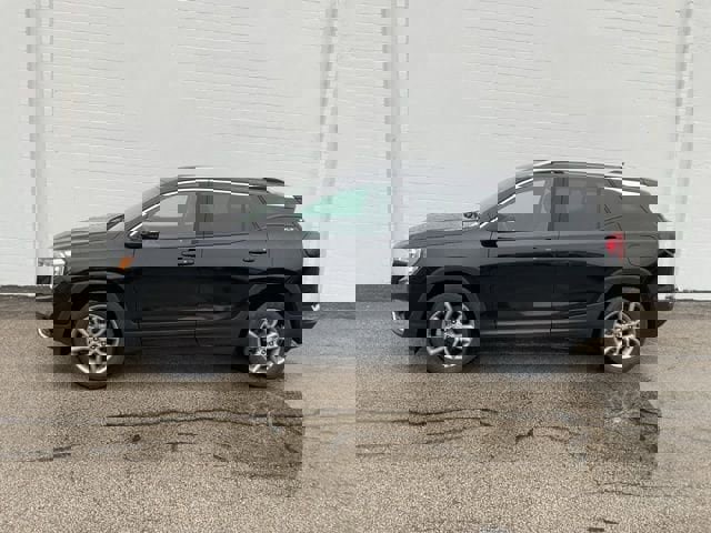 Used 2024 GMC Terrain SLT image 33