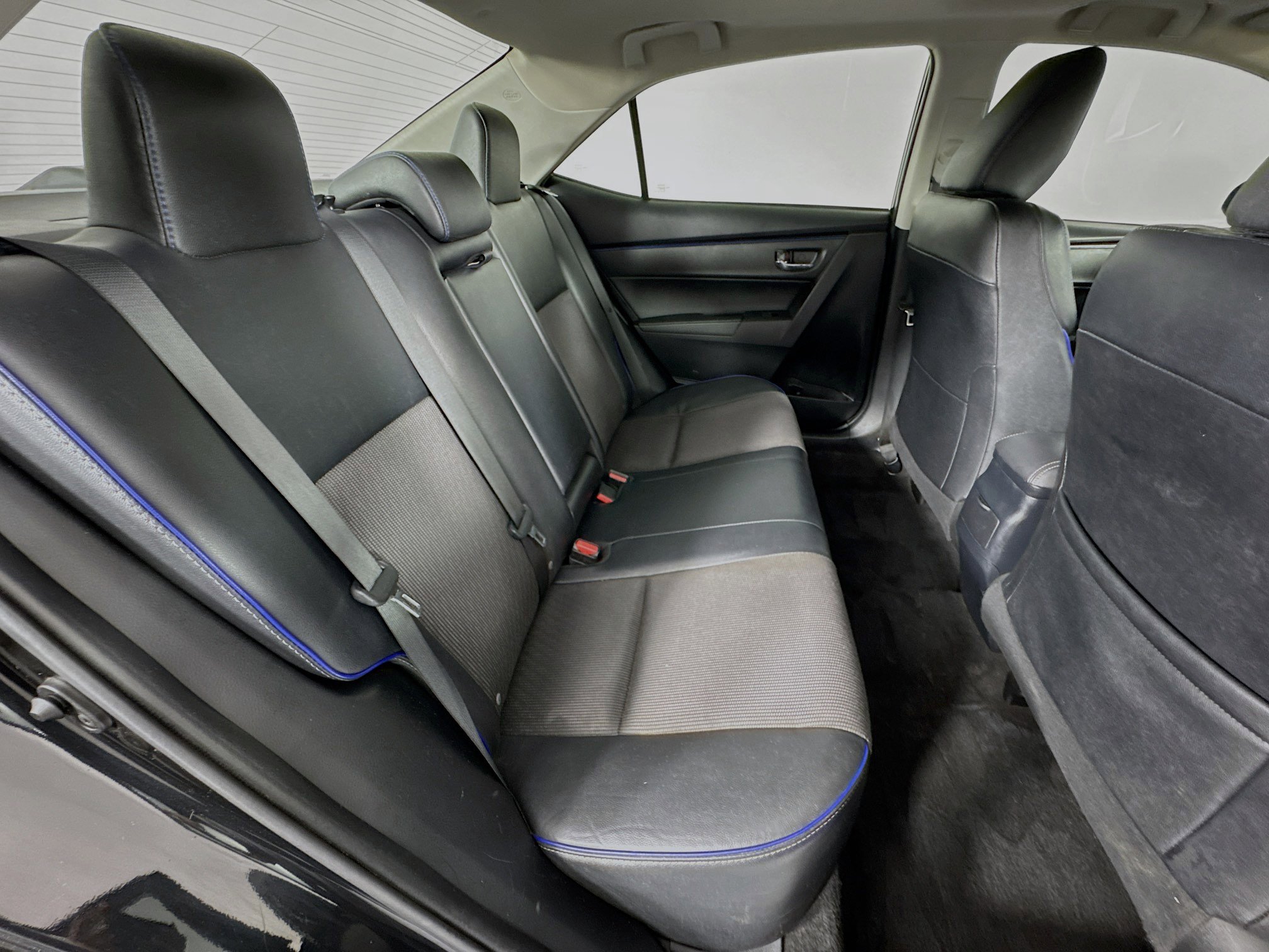 Used 2017 Toyota Corolla SE image 25