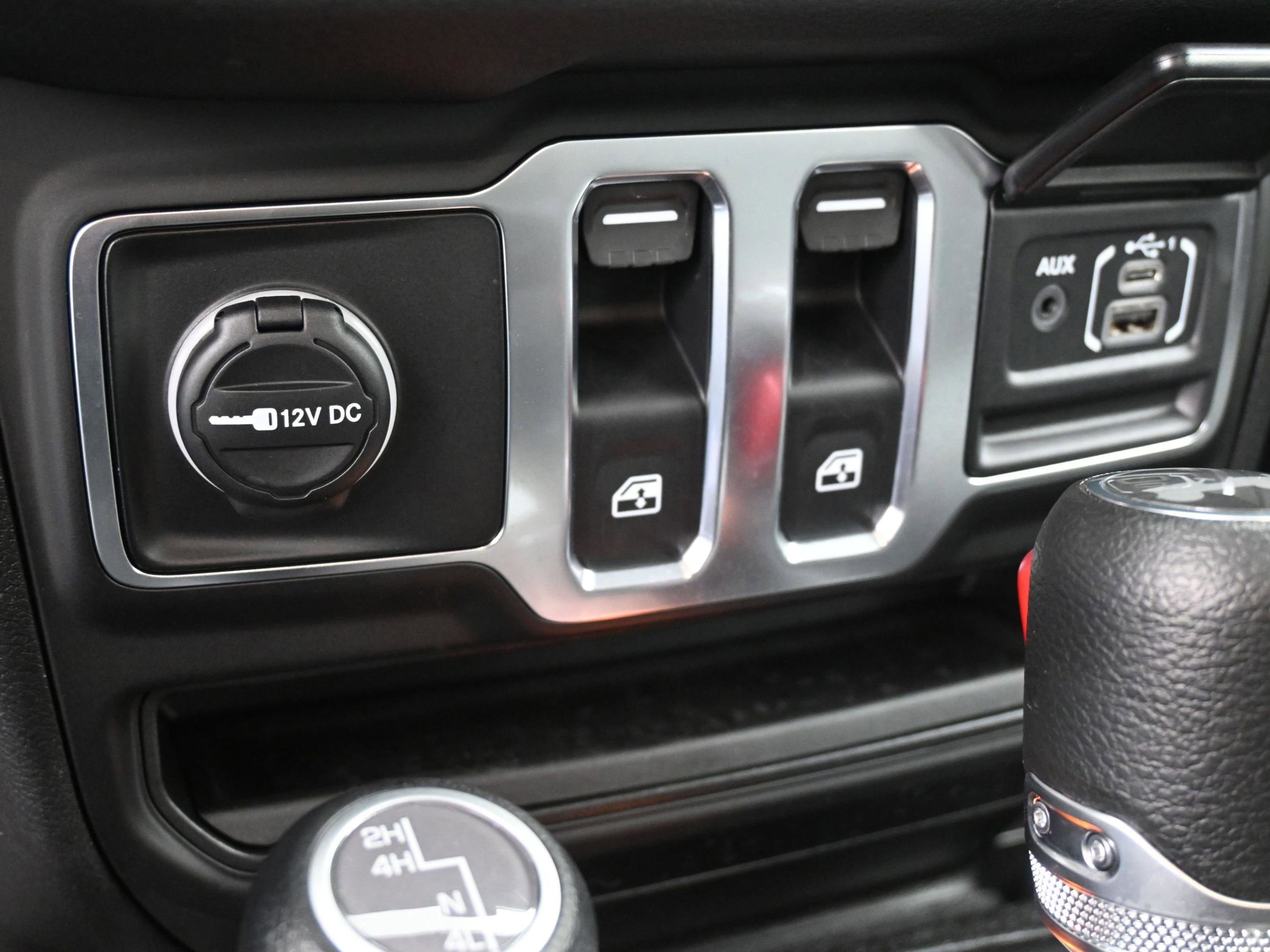 Used 2025 Jeep Wrangler Sport image 39