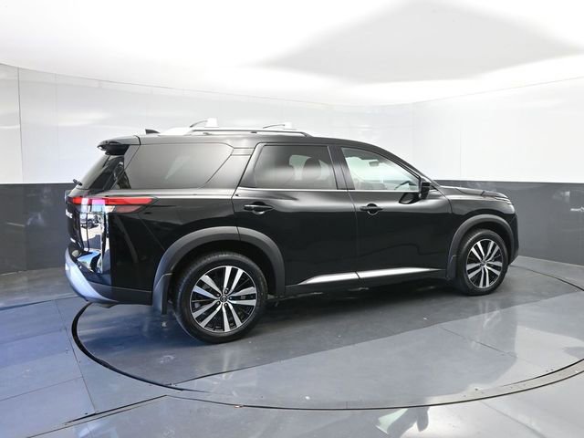 Used 2024 Nissan Pathfinder Platinum image 15