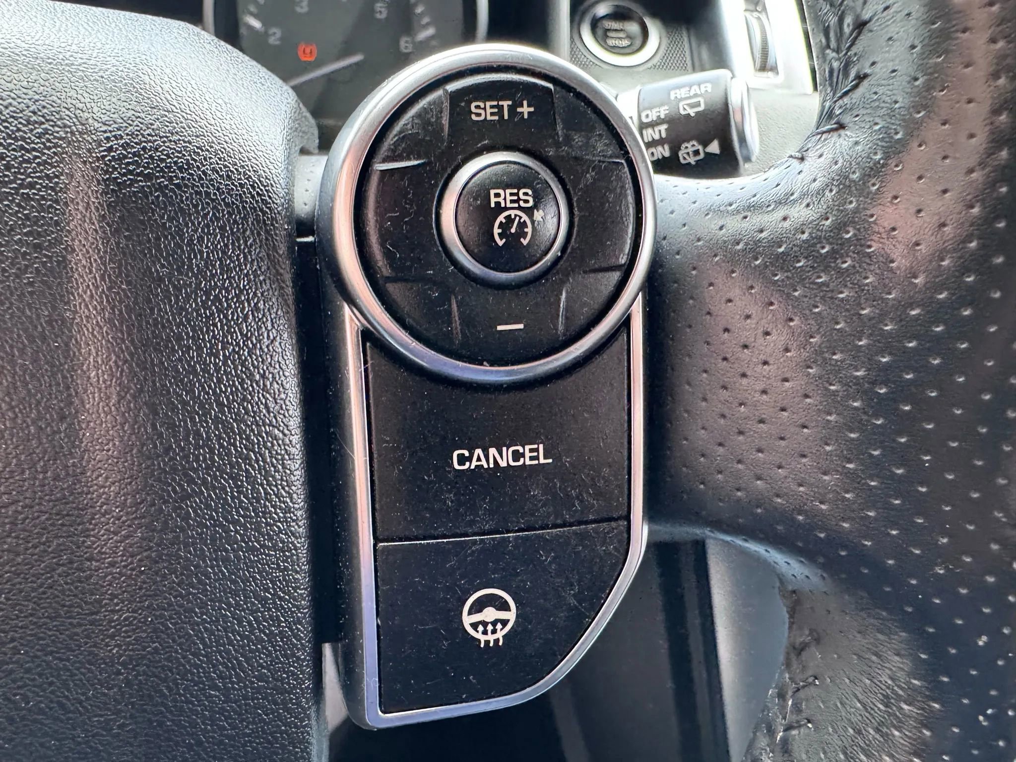 Used 2014 Land Rover Range Rover Sport SE image 32