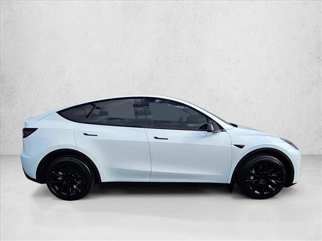 Used 2022 Tesla Model Y Long Range image 6