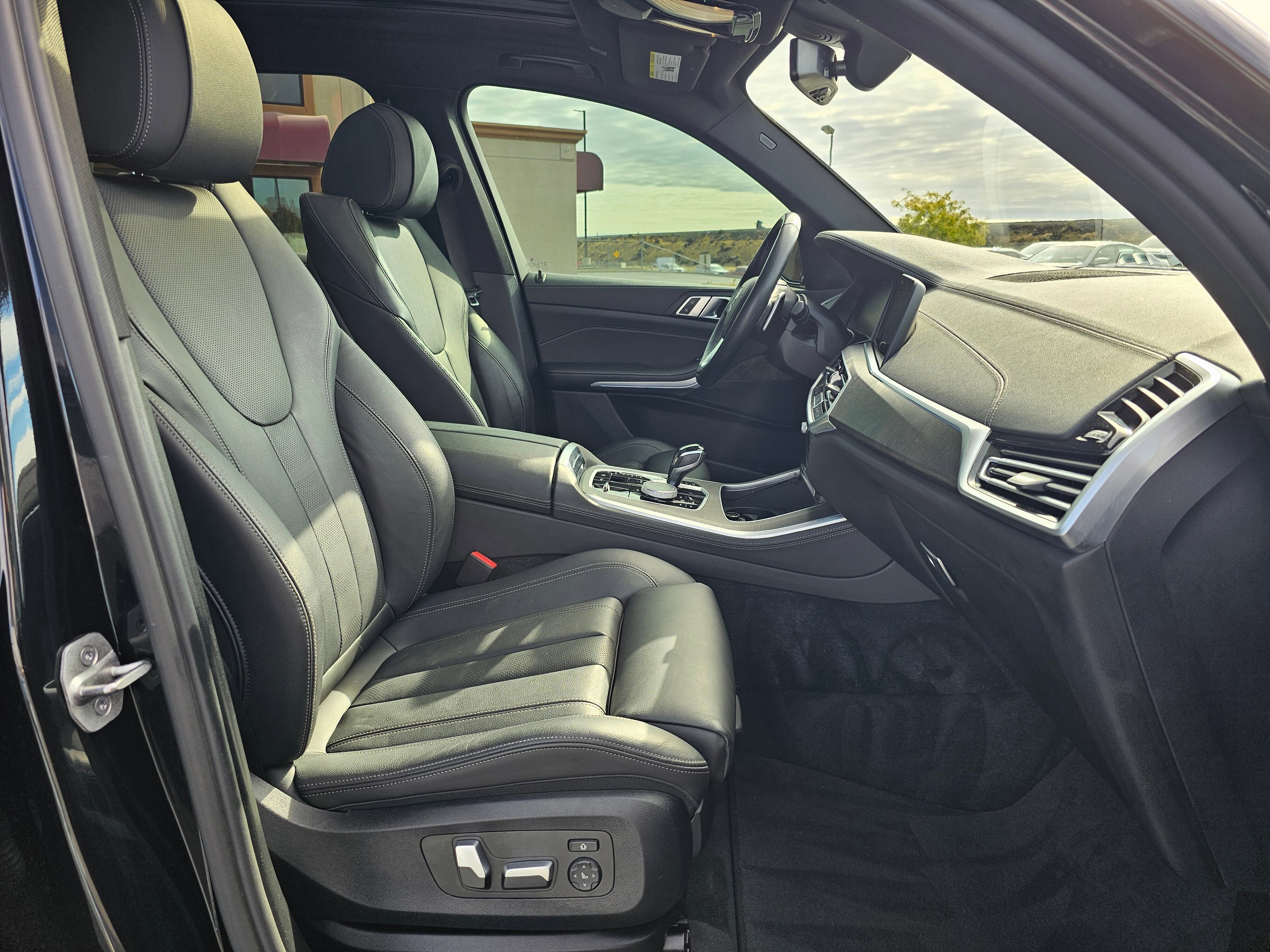 Used 2022 BMW X5 xDrive45e w/ Premium Package image 15