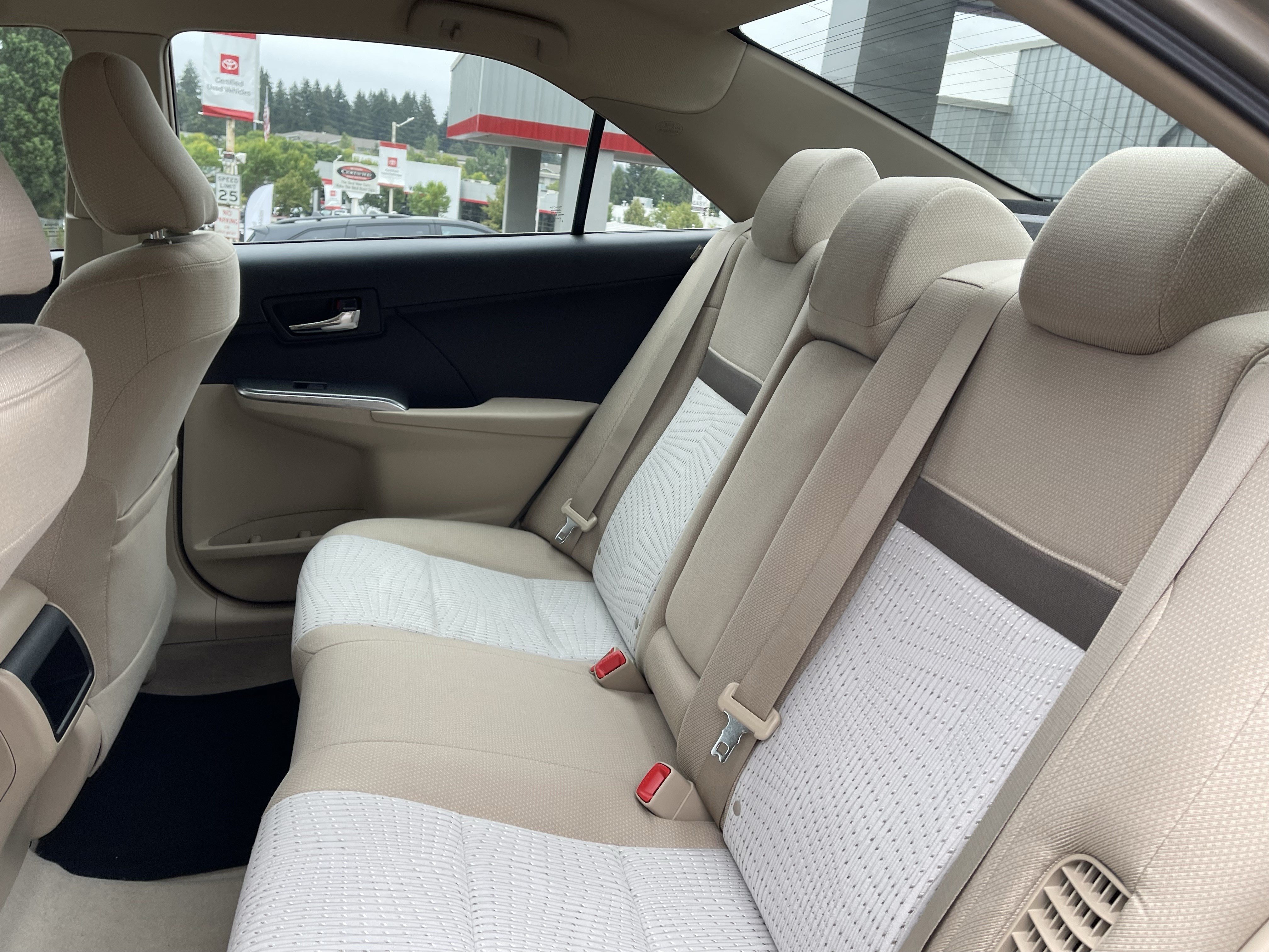 Used 2014 Toyota Camry LE FWD image 15