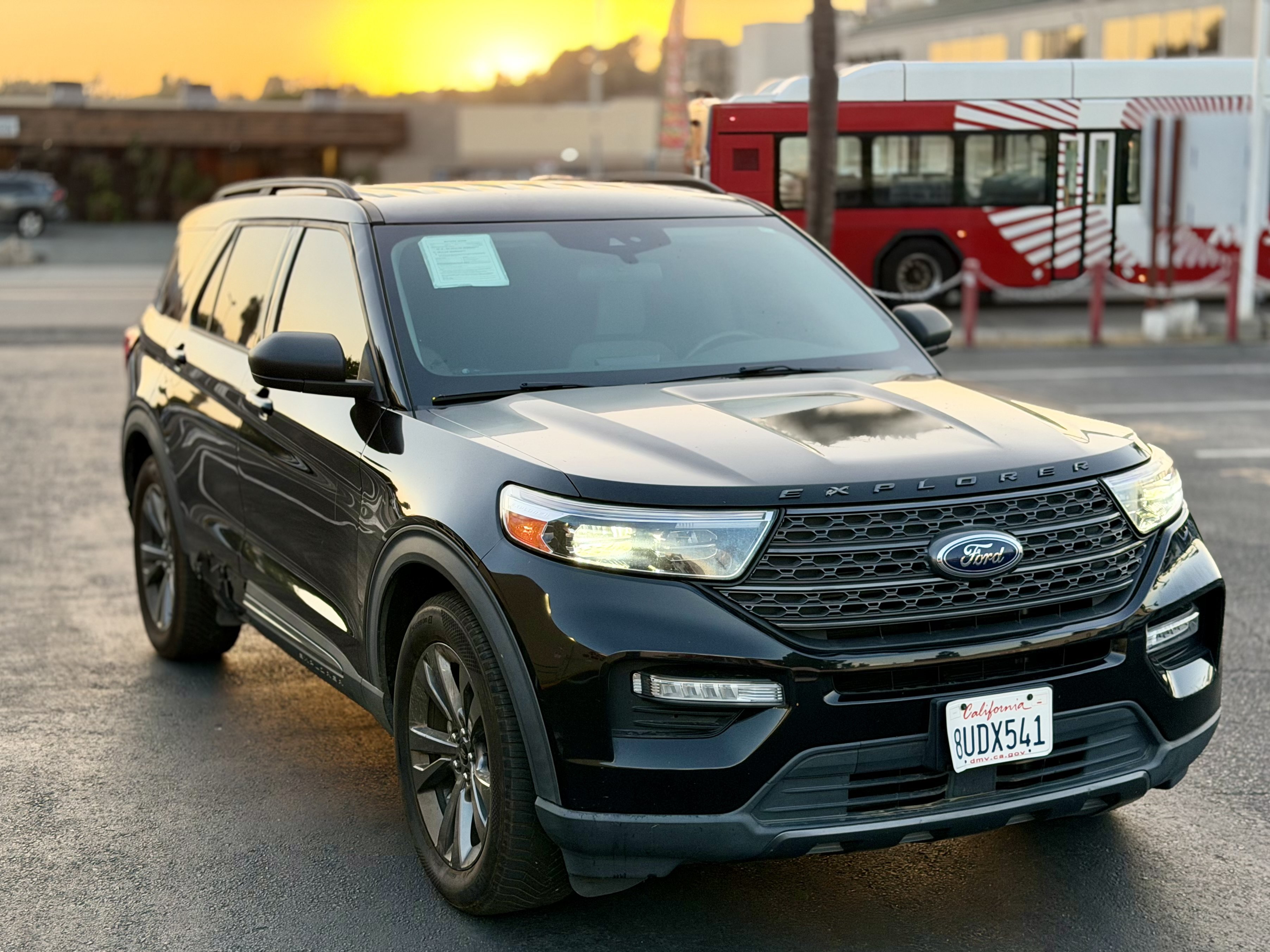 Used 2021 Ford Explorer XLT w/ Equipment Group 202A RWD image 12