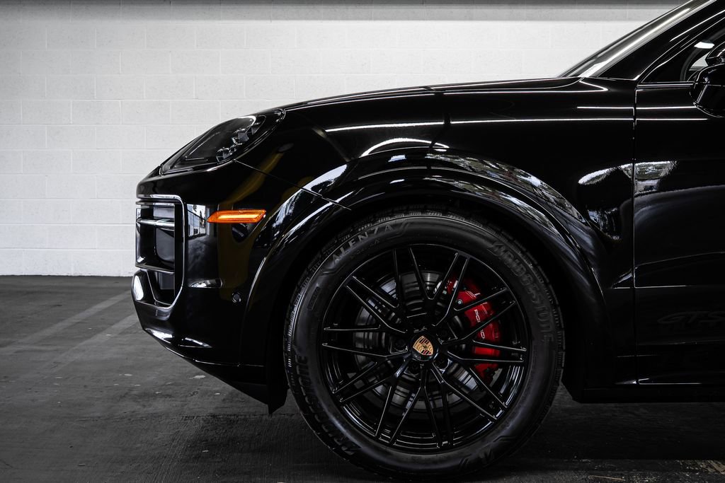 Used 2025 Porsche Cayenne GTS image 11
