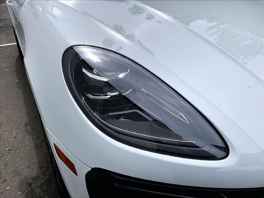 Certified 2023 Porsche Macan S AWD/4WD image 29