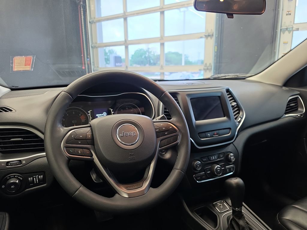 Used 2020 Jeep Cherokee Latitude Plus FWD image 18