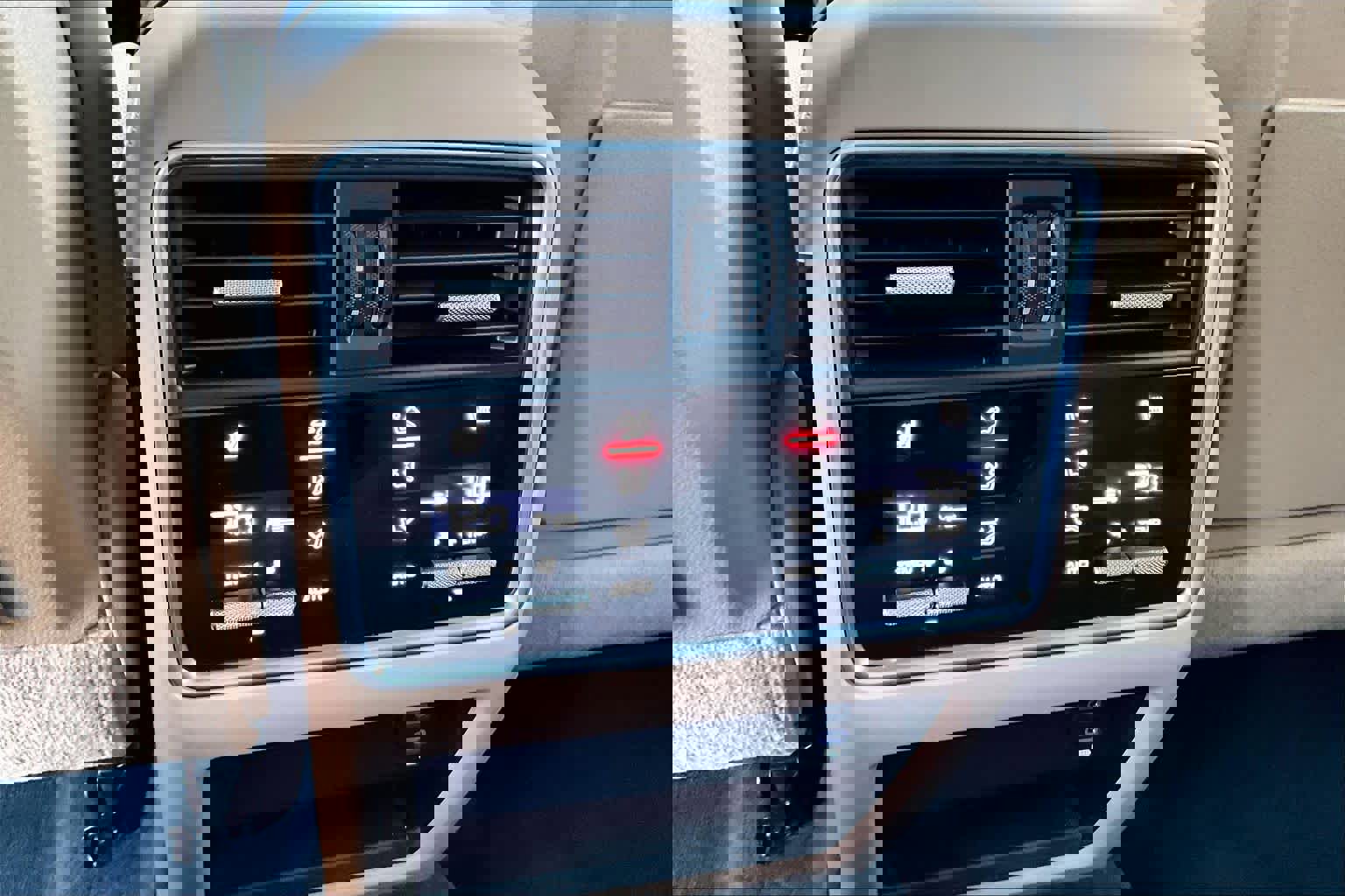 Used 2020 Porsche Cayenne Turbo image 38