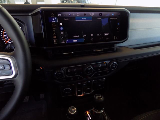 Certified 2024 Jeep Wrangler Unlimited Sahara w/ Technology Group AWD/4WD image 14