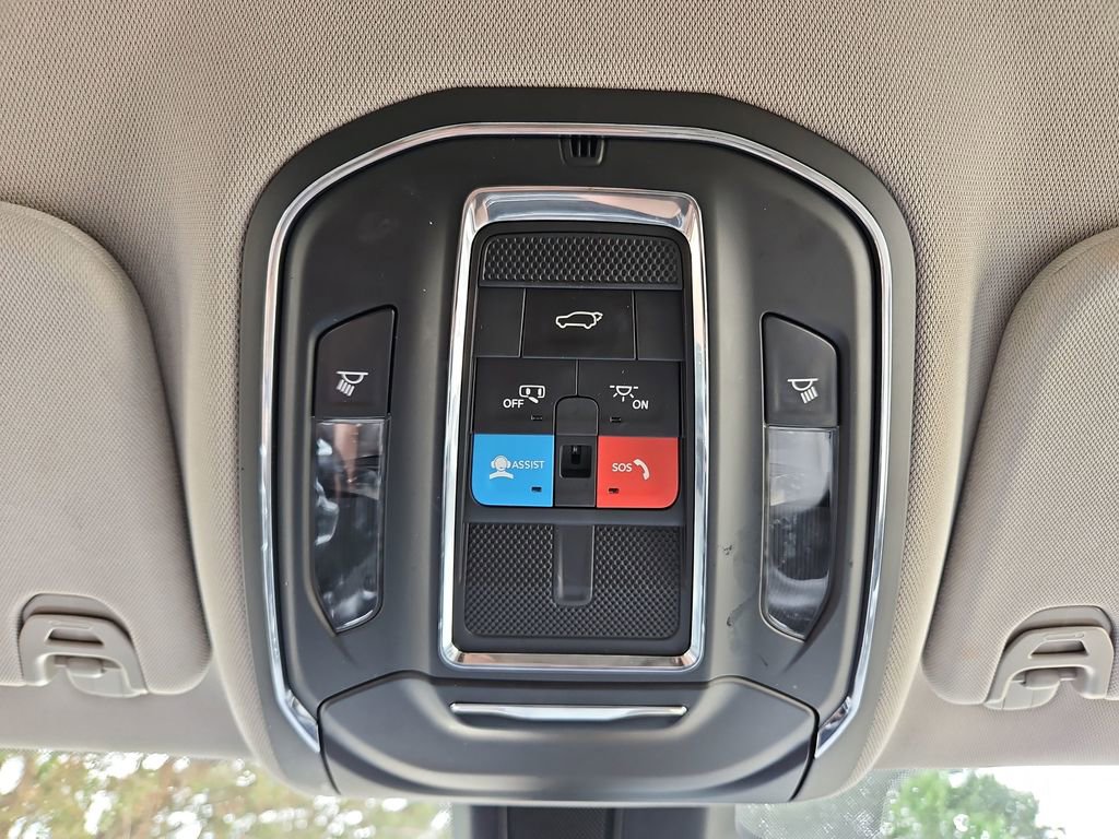 Used 2024 Jeep Wagoneer L Series II image 23