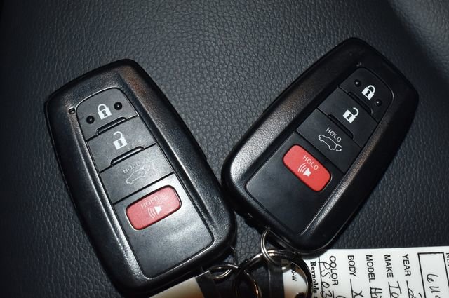 Used 2023 Toyota Highlander XLE image 25