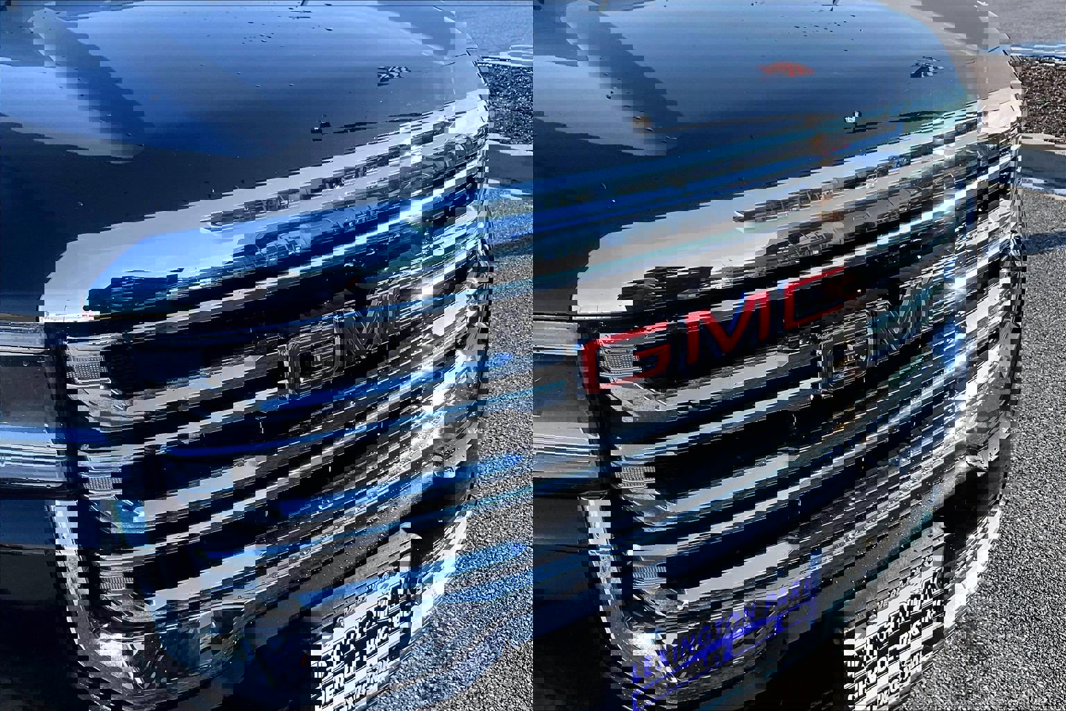 Used 2022 GMC Acadia SLE w/ Driver Convenience Package image 5