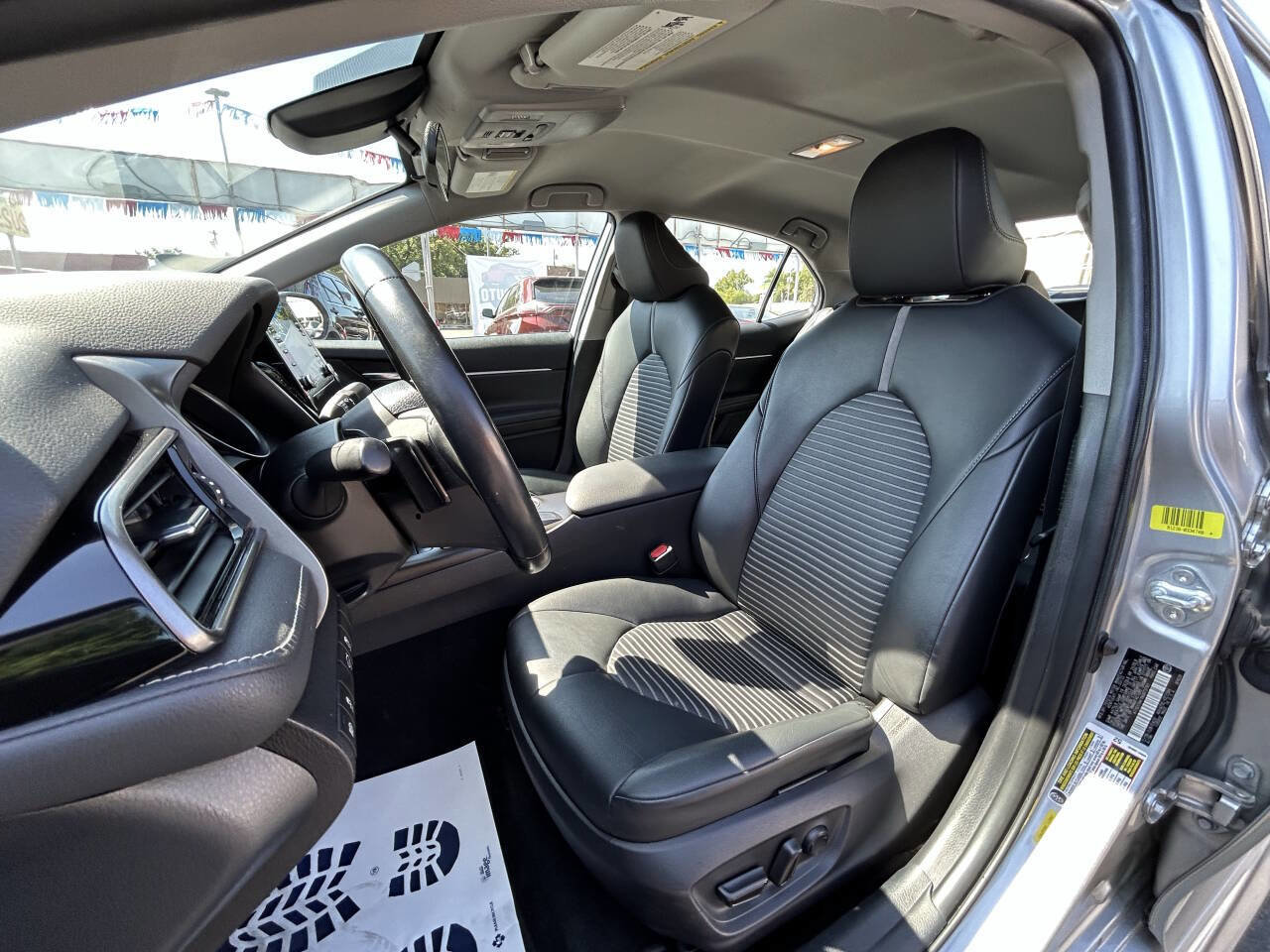 Used 2022 Toyota Camry SE image 9