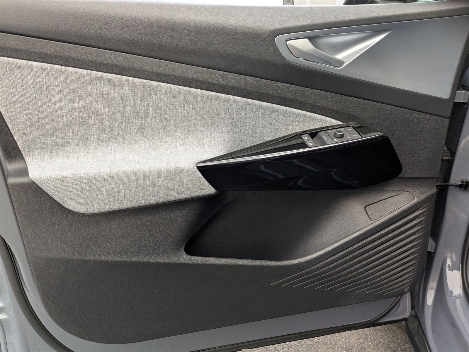 Used 2023 Volkswagen ID.4 Pro image 16