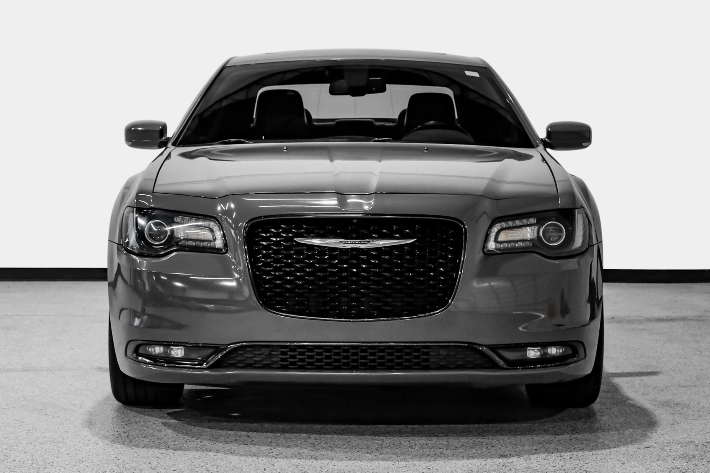 Used 2018 Chrysler 300 S w/ 300S Premium Group RWD image 3