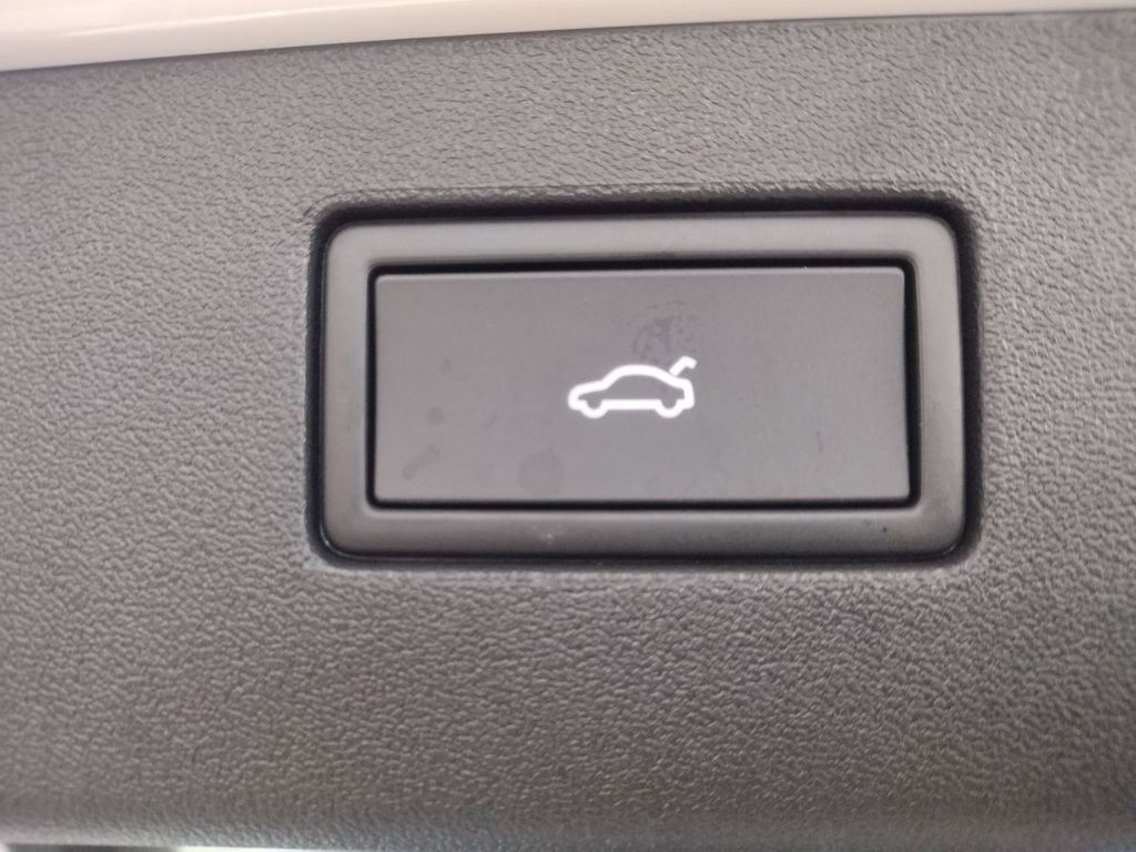 New 2026 Volkswagen Tiguan SE image 17