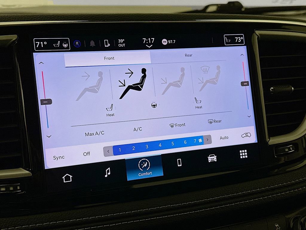 Used 2023 Chrysler Pacifica Touring-L image 24