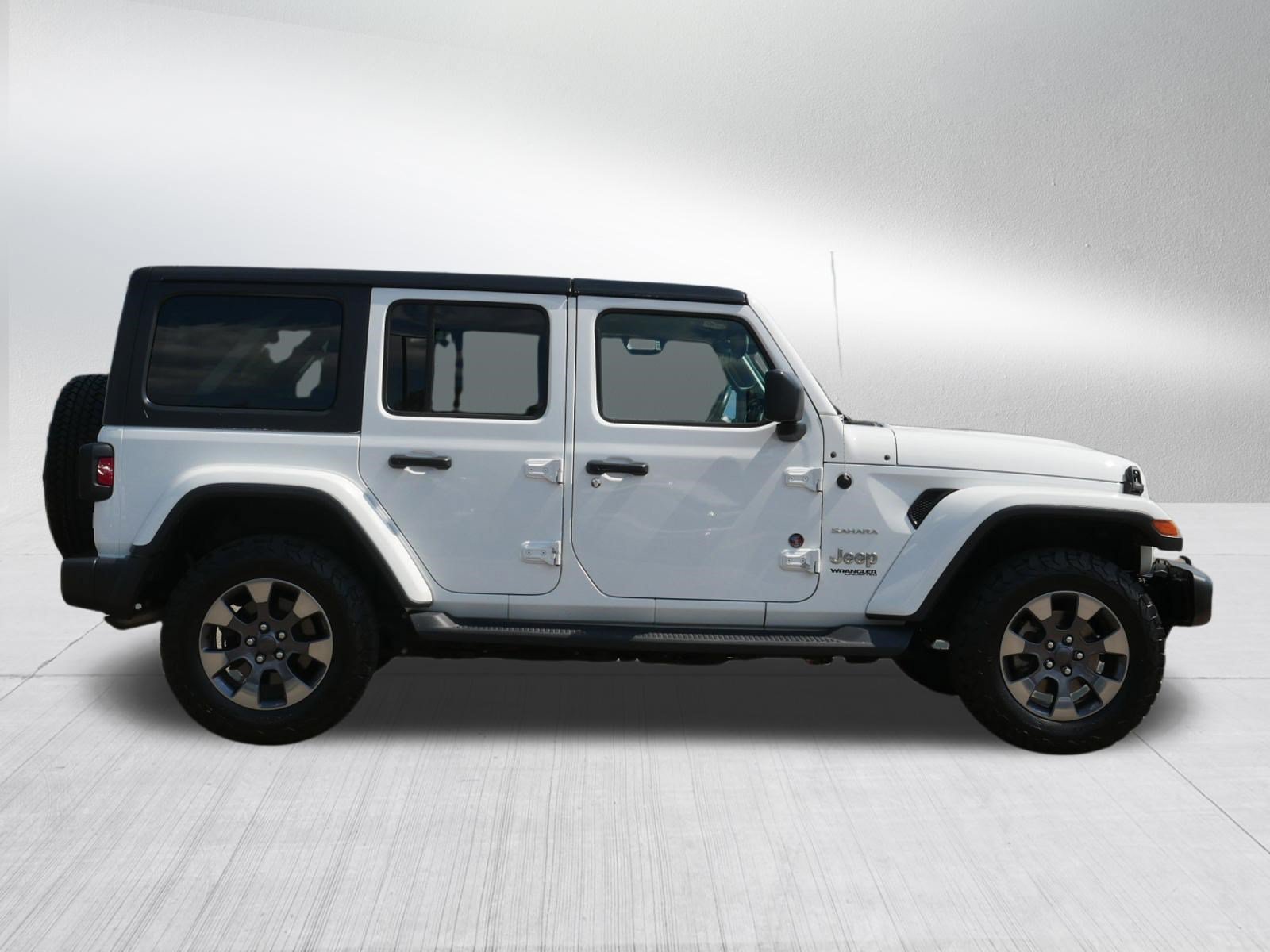 Used 2018 Jeep Wrangler Unlimited Sahara w/ Dual Top Group AWD/4WD image 8
