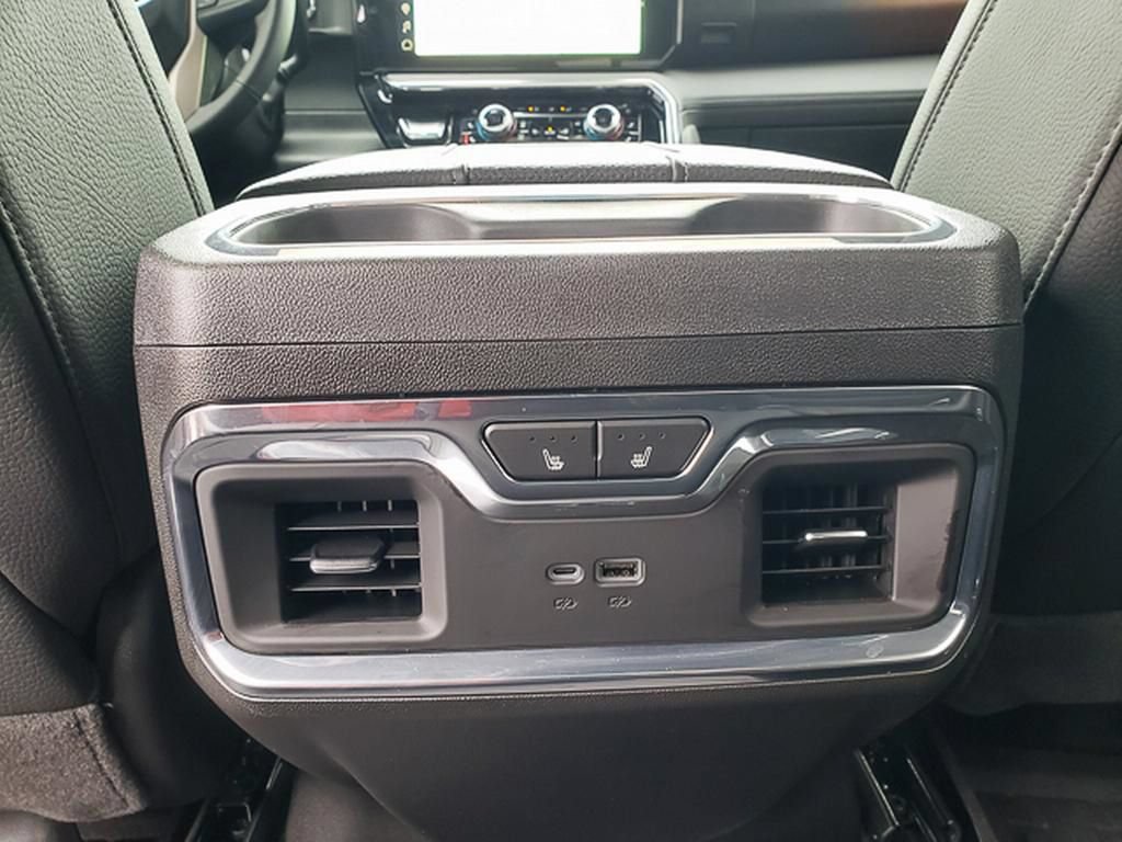 Used 2025 GMC Sierra 3500 Denali w/ Denali Reserve Package AWD/4WD image 30